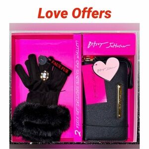 Betsey Johnson Gloves & Wallet Wristlet 12 Card Slot Zipper Pocket Gift Box NWT